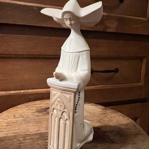 Lladro Kneeling Nun Figurine